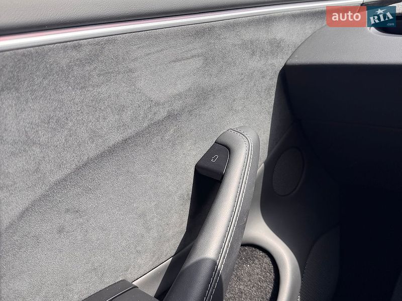 Седан Tesla Model 3 2024 в Гайсине