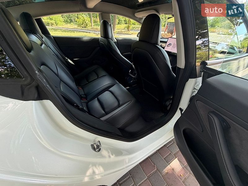 Седан Tesla Model 3 2021 в Кропивницком