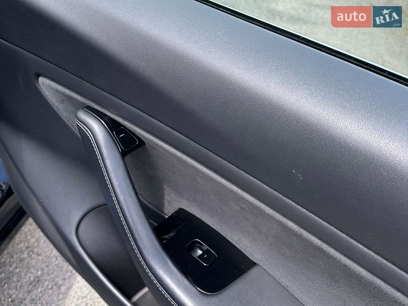Седан Tesla Model 3 2019 в Днепре