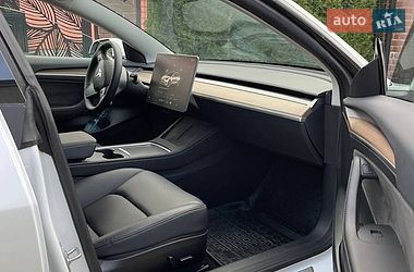 Седан Tesla Model 3 2023 в Калуше