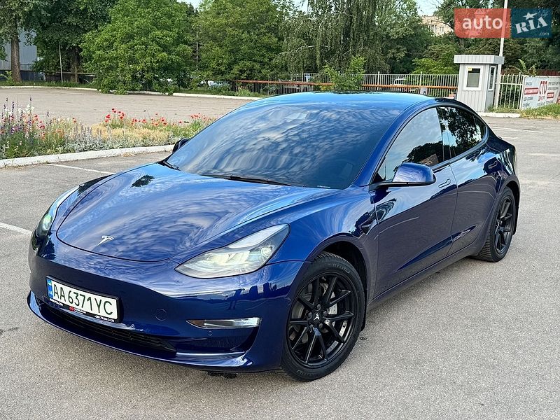 Седан Tesla Model 3 2022 в Кропивницком