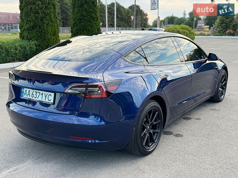 Седан Tesla Model 3 2022 в Кропивницком