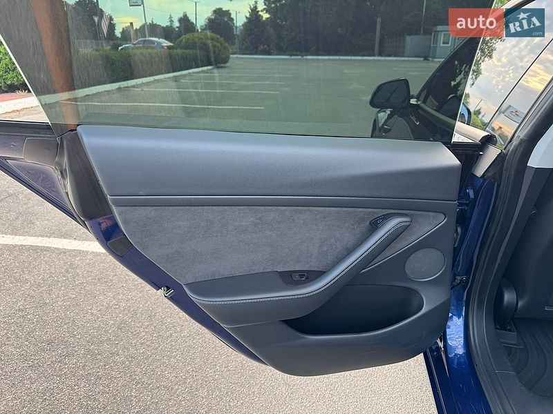 Седан Tesla Model 3 2022 в Кропивницком