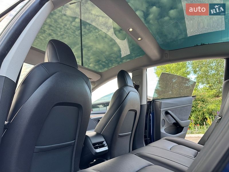 Седан Tesla Model 3 2022 в Кропивницком