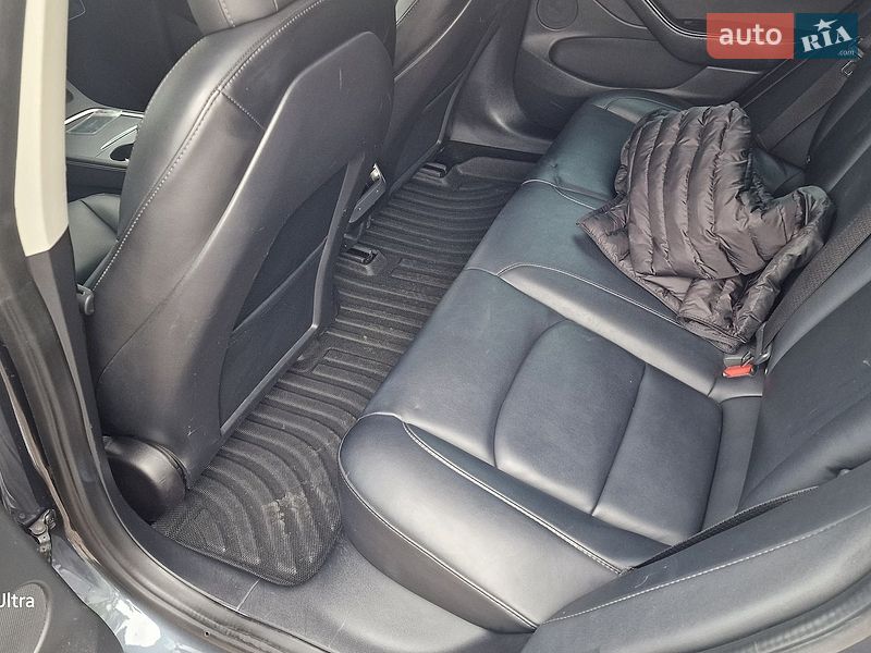 Седан Tesla Model 3 2022 в Черкассах