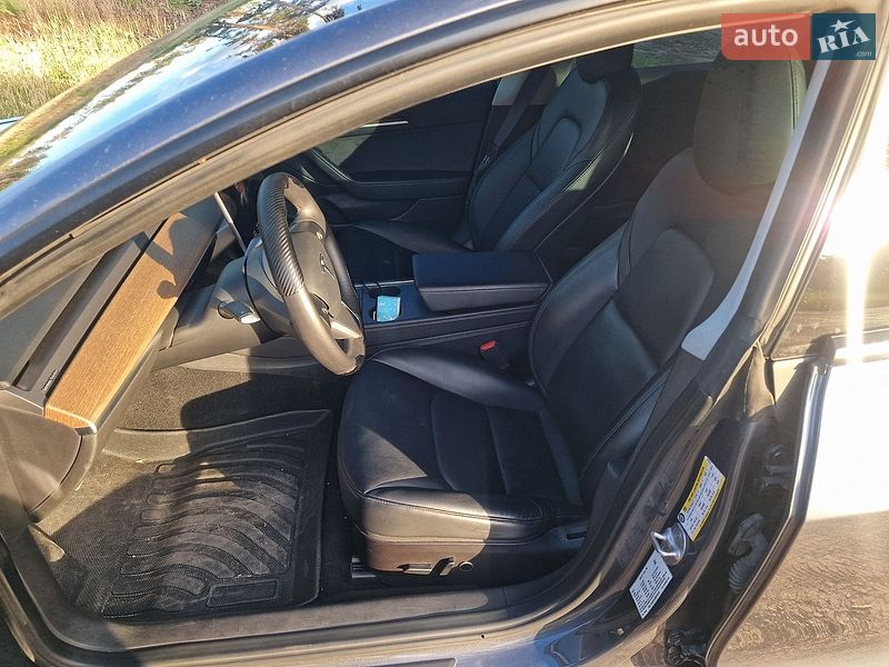 Седан Tesla Model 3 2022 в Черкассах