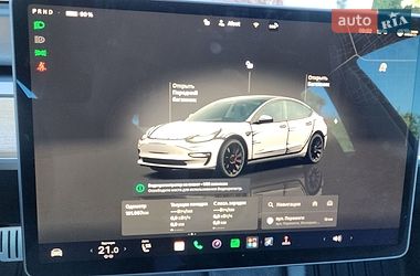 Седан Tesla Model 3 2023 в Дубні