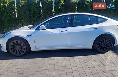 Седан Tesla Model 3 2023 в Дубні