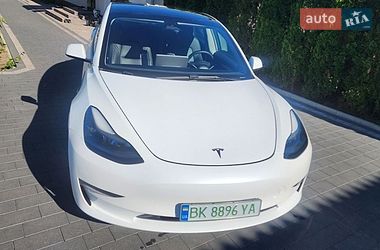 Седан Tesla Model 3 2023 в Дубно