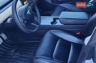 Седан Tesla Model 3 2023 в Дубні