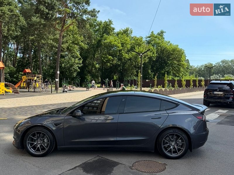 Седан Tesla Model 3 2022 в Чернігові