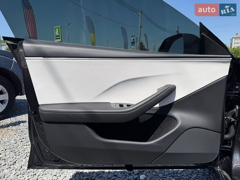 Седан Tesla Model 3 2025 в Стрые