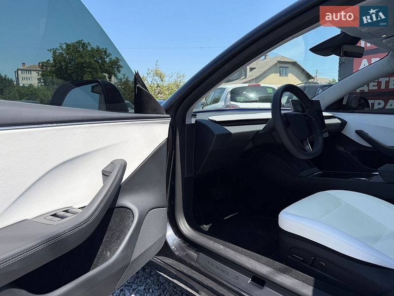 Седан Tesla Model 3 2025 в Стрые