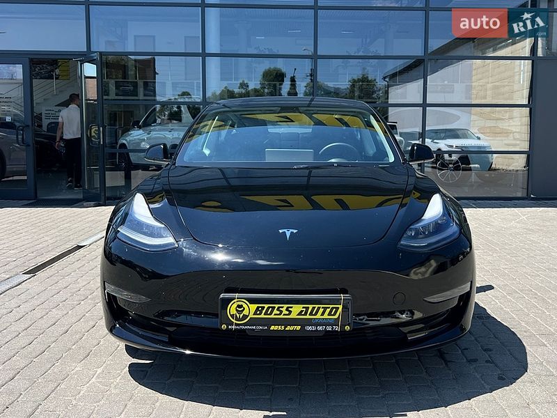 Седан Tesla Model 3 2023 в Ивано-Франковске
