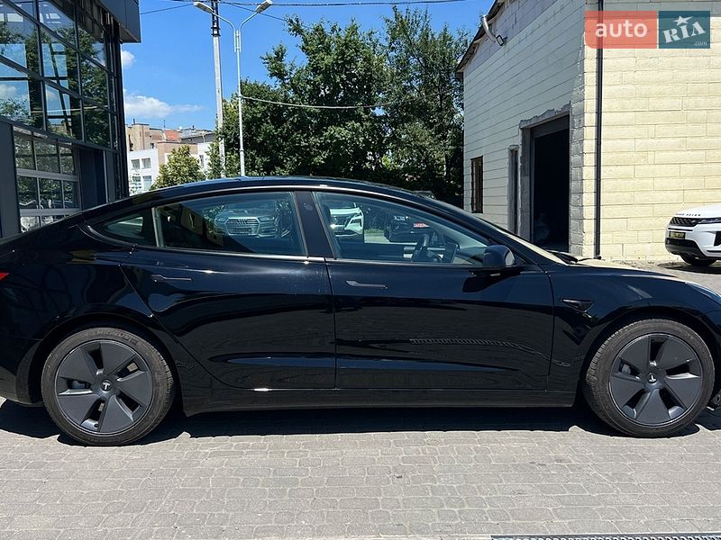 Седан Tesla Model 3 2023 в Ивано-Франковске