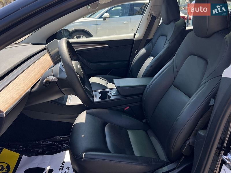 Седан Tesla Model 3 2023 в Ивано-Франковске