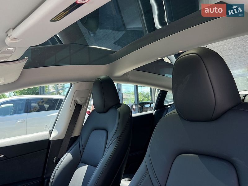 Седан Tesla Model 3 2023 в Ивано-Франковске