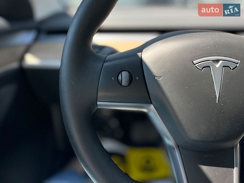Седан Tesla Model 3 2023 в Ивано-Франковске