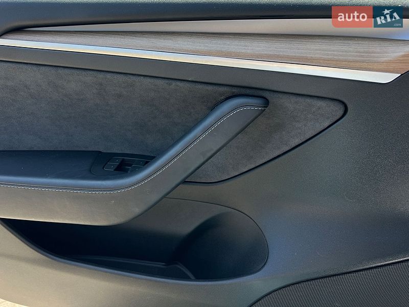 Седан Tesla Model 3 2023 в Ивано-Франковске