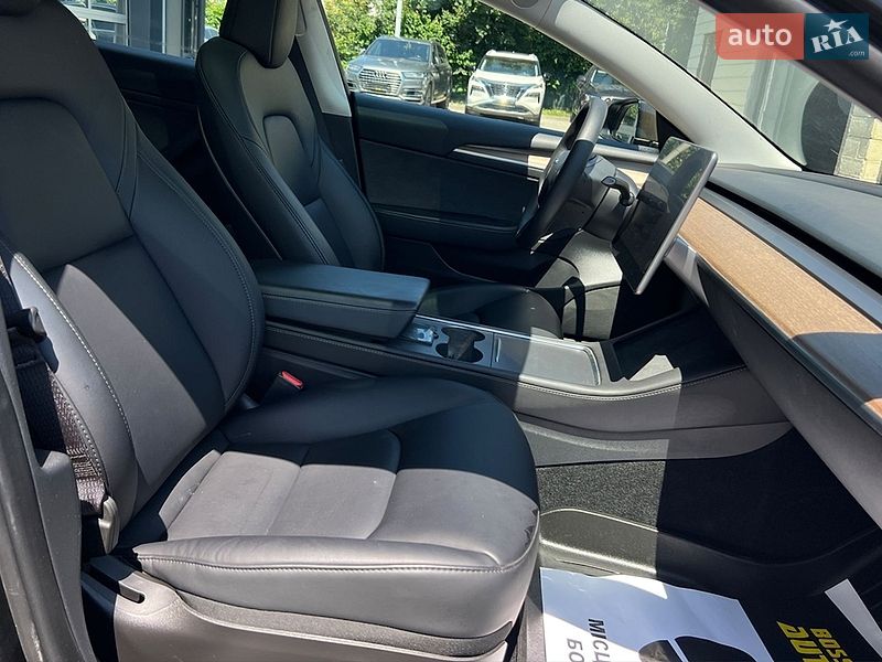 Седан Tesla Model 3 2023 в Ивано-Франковске
