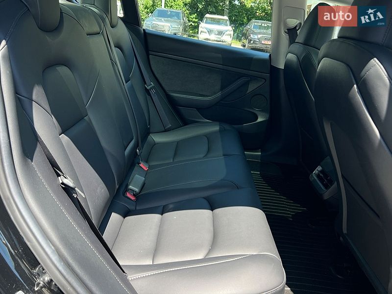Седан Tesla Model 3 2023 в Ивано-Франковске