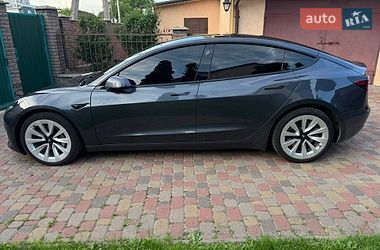 Седан Tesla Model 3 2022 в Киеве