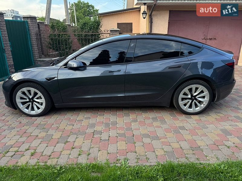 Седан Tesla Model 3 2022 в Киеве