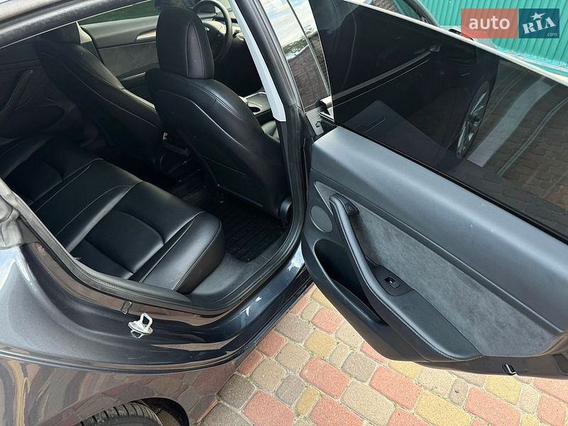 Седан Tesla Model 3 2022 в Киеве