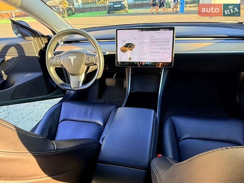 Седан Tesla Model 3 2018 в Одесі