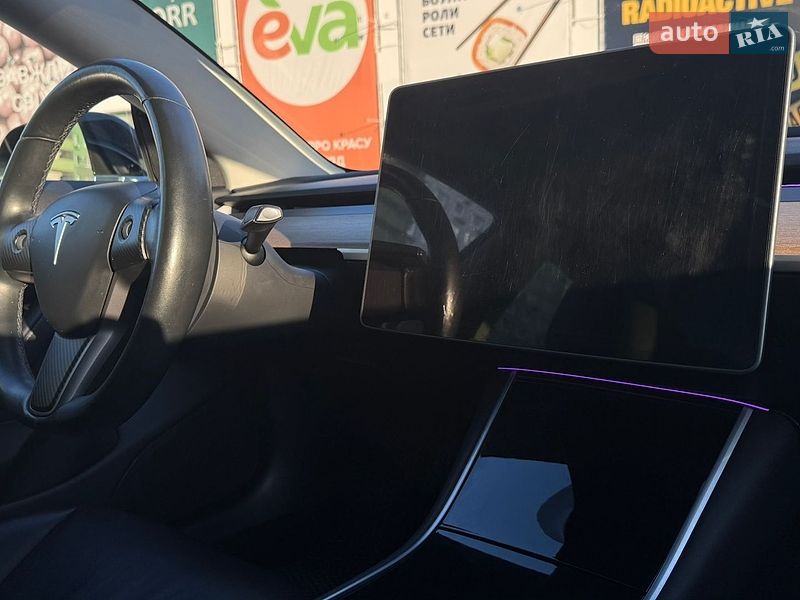 Седан Tesla Model 3 2018 в Одесі