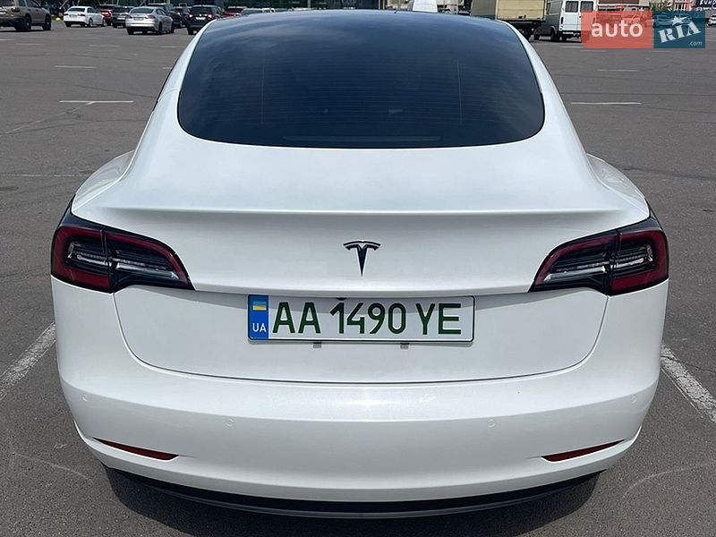 Седан Tesla Model 3 2022 в Києві