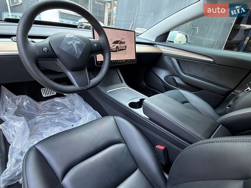 Седан Tesla Model 3 2022 в Киеве