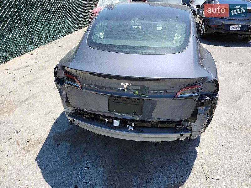 Седан Tesla Model 3 2023 в Виннице
