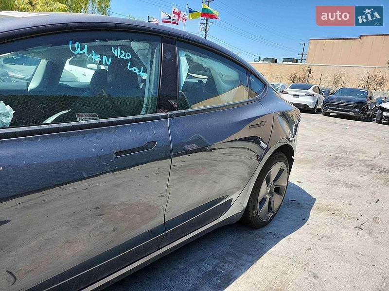 Седан Tesla Model 3 2023 в Виннице
