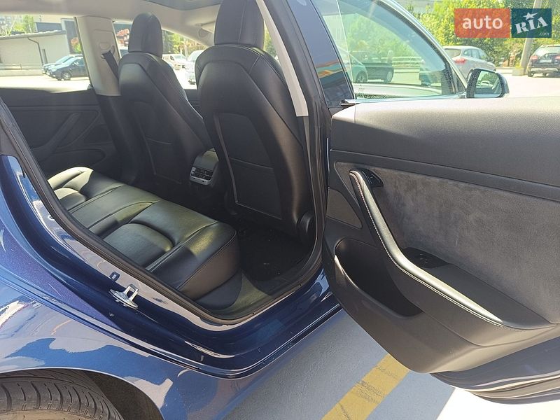 Седан Tesla Model 3 2019 в Тернополі