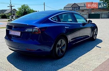 Седан Tesla Model 3 2018 в Львове