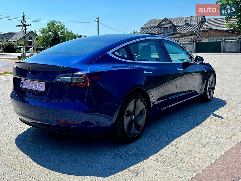 Седан Tesla Model 3 2018 в Львове