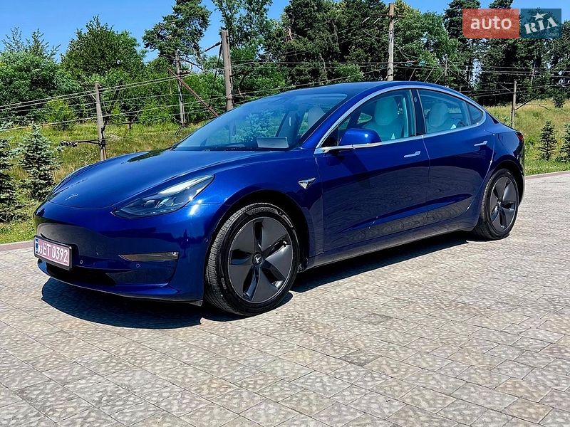 Седан Tesla Model 3 2018 в Львове