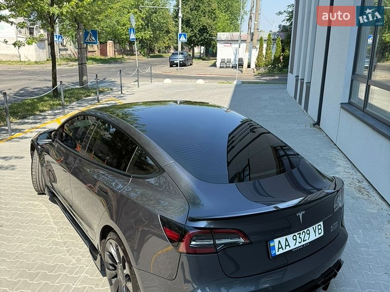 Седан Tesla Model 3 2022 в Киеве