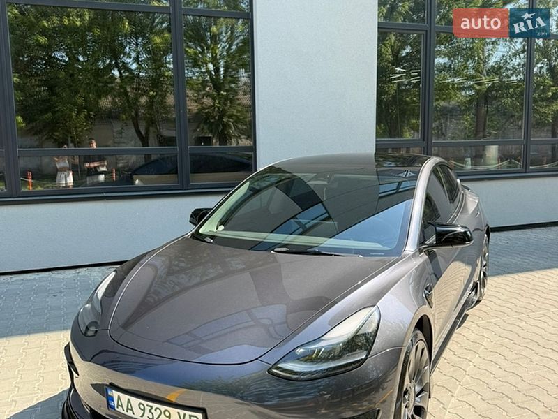Седан Tesla Model 3 2022 в Киеве