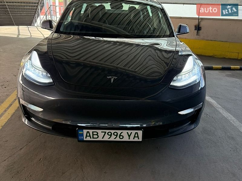 Седан Tesla Model 3 2020 в Виннице