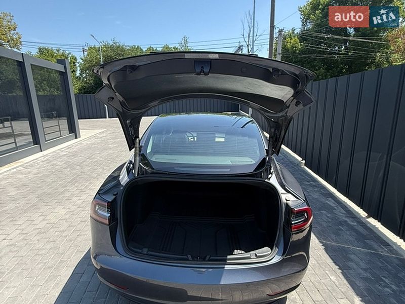 Седан Tesla Model 3 2020 в Виннице