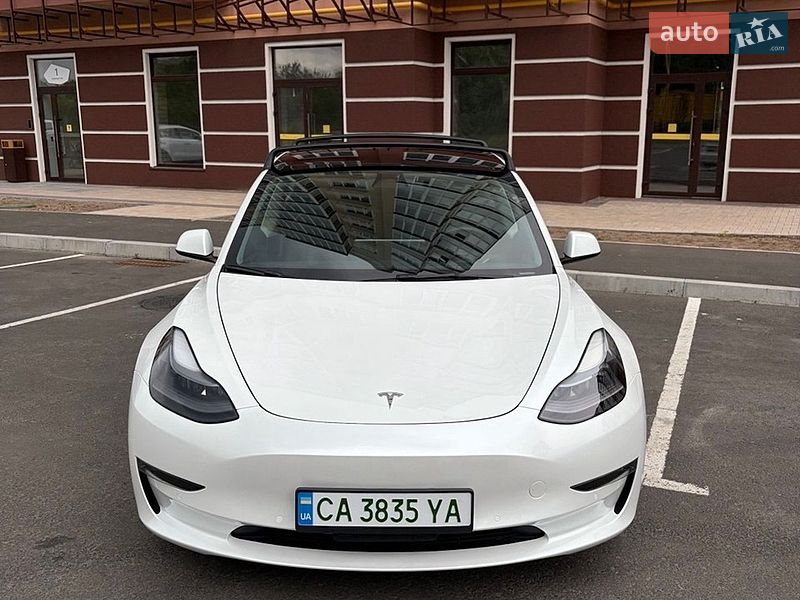 Седан Tesla Model 3 2022 в Умани