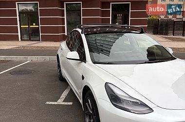 Седан Tesla Model 3 2022 в Умани