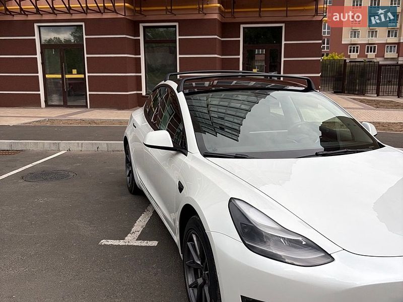 Седан Tesla Model 3 2022 в Умани