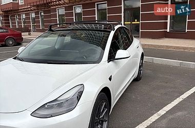 Седан Tesla Model 3 2022 в Умани