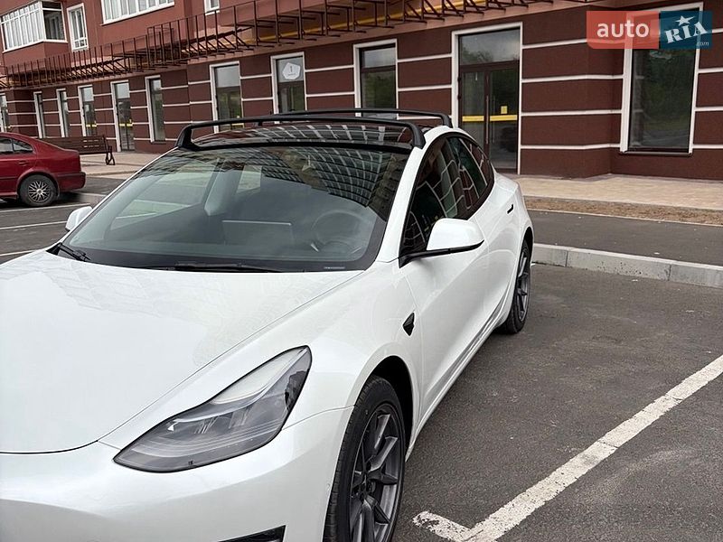 Седан Tesla Model 3 2022 в Умани