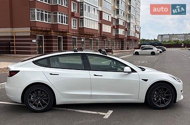 Седан Tesla Model 3 2022 в Умани