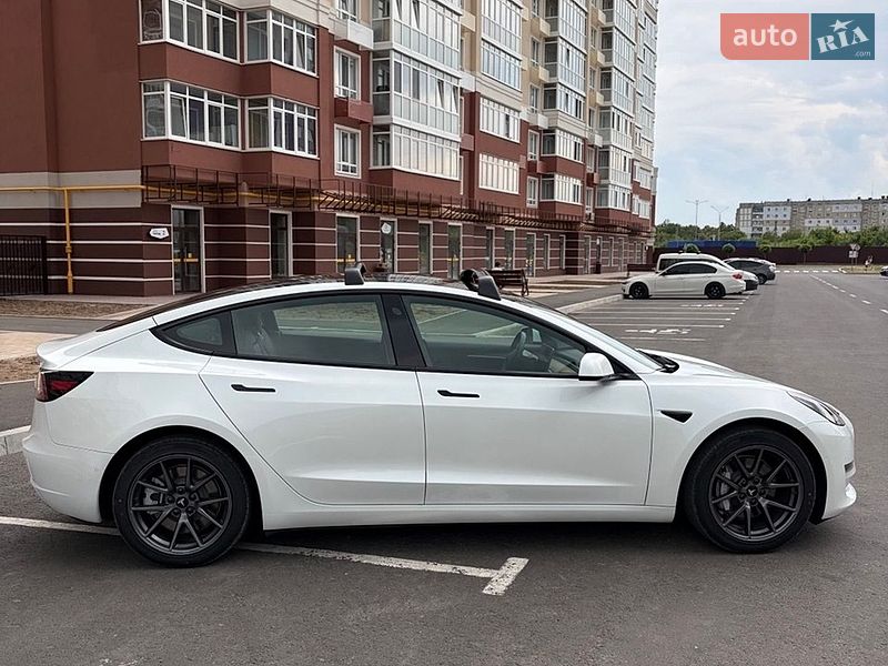 Седан Tesla Model 3 2022 в Умани