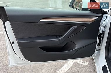 Седан Tesla Model 3 2022 в Умани